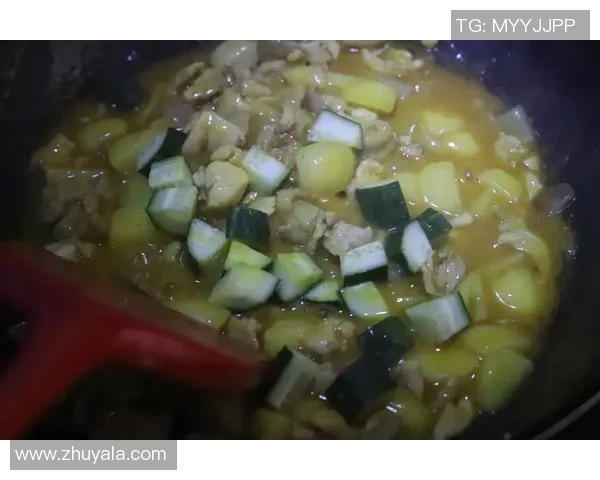 美国篮球明星享受美味鸡腿的休闲时光与运动生活的完美结合